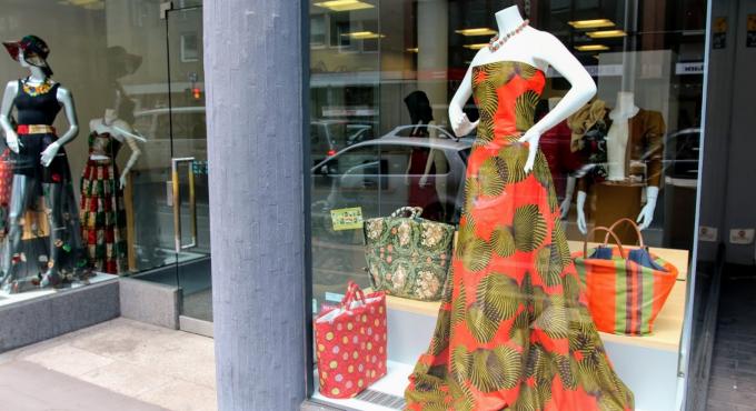 Juliet Donkare, Mode, Design, Afrika, Augsburg, Uganda, Bluse, Kleid, Schneiderin, Tänzerin, Afrikanisches Design, Fashion,