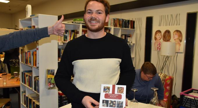 Wolfgang Schimpfle von Degree Clothing Augsburg bei der Buchpräsentation von &quot;Augsburg kocht&quot;. Foto Cynthia Matuszewski