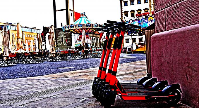 E-Scooter, Augsburg, Rathaus, Foto: Cynthia Matuszewski