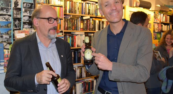 Lifeguide Augsburg,Augsburg, Lifeguide,  Release-Party, nachhaltiger Reiseführer, Nicolas Liebig, Reiner Erben, Umweltreferent, Foto: Cynthia Matuszewski.