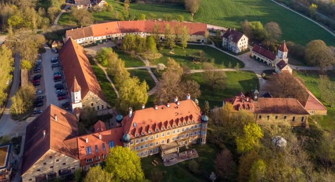 Foto: Schloss Blumenthal, SoLaWi, Hotel, Biergarten, Augsburg