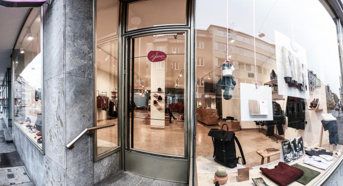 Glore: Augsburger Laden mit ökologischer, nachhaltiger und fair gehandelter Mode, Accessoires und Kosmetik.Foto: Bernhard Rampf