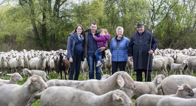 Drei Generationen Schäfer auf den Lechheiden: Familie Hartl. Foto: Norbert Liesz