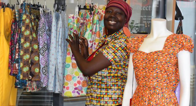 Juliet Donkare, Mode, Design, Afrika, Augsburg, Uganda, Bluse, Kleid, Schneiderin, Tänzerin, Afrikanisches Design, Fashion,