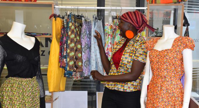 Juliet Donkare, Mode, Design, Afrika, Augsburg, Uganda, Bluse, Kleid, Schneiderin, Tänzerin, Afrikanisches Design, Fashion,