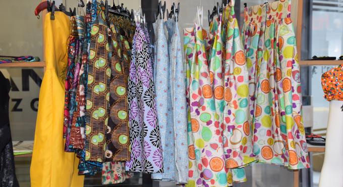 Juliet Donkare, Mode, Design, Afrika, Augsburg, Uganda, Bluse, Kleid, Schneiderin, Tänzerin, Afrikanisches Design, Fashion,