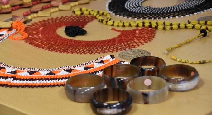 Juliet Donkare, Mode, Design, Afrika, Augsburg, Uganda, Bluse, Kleid, Schneiderin, Tänzerin, Afrikanisches Design, Fashion,