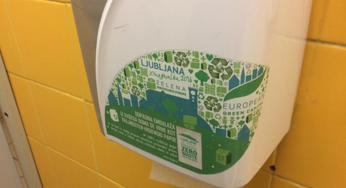 Auf den kostenlosen öffentlichen Toiletten in Ljubljana, der Grünen Hauptstadt Europas, wird selbstverständlich Recycling-Toilettenpapier verwendet. Foto Susanna Müller