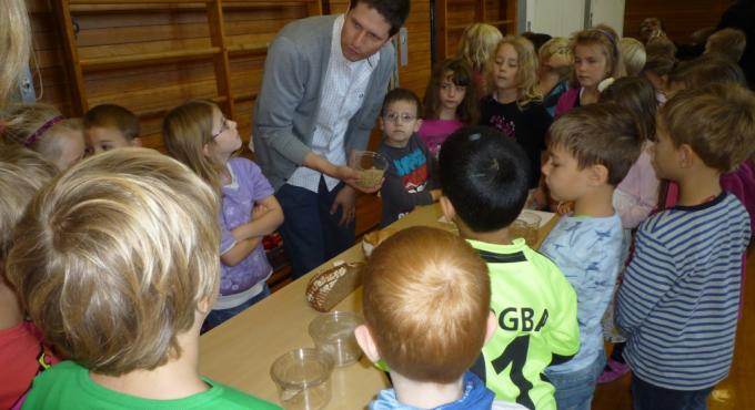 Die Bio-Pausenbrot-Aktion des Gesundheitsamtes der Stadt Augsburg macht Lust auf gesunde Pausensnacks. Foto: Stadt Augsburg
