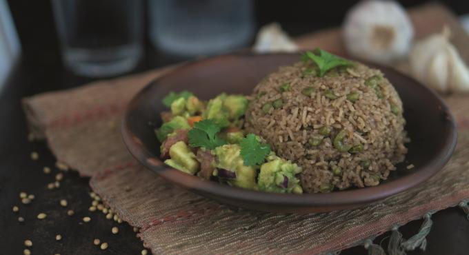 Pilau- ein veganes Gericht aus Uganda, vorgestellt von Anita in dem Kochbuch "Home in a Bowl". Foto: Karin Wehle.