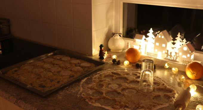 Plastikfreie Haferplätzchen mit Nüssen und Orangenmarmelade. Foto: David Blaettner