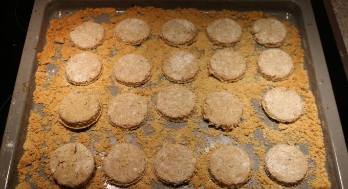 Plastikfreie Haferplätzchen mit Nüssen und Orangenmarmelade. Foto: David Blaettner