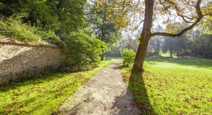Roter Torwall, Augsburg, kostenloser Ort, Augsburg, Oase in der Stadt, Erholung, Ruhe, Grün in der Stadt, Kanal, Wasser, Kräutergarten, Foto: Norbert Liesz