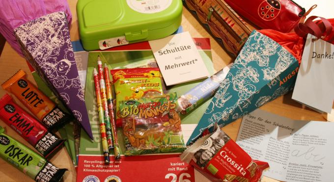 Ausgewählte Schulartikel gibt es auch in den Weltläden. Foto: Werkstatt Solidarische Welt