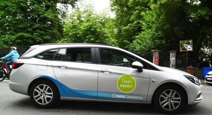 Ein Carsharing Auto, das in Augsburg als Ridesharing Dienst unterwegs ist.