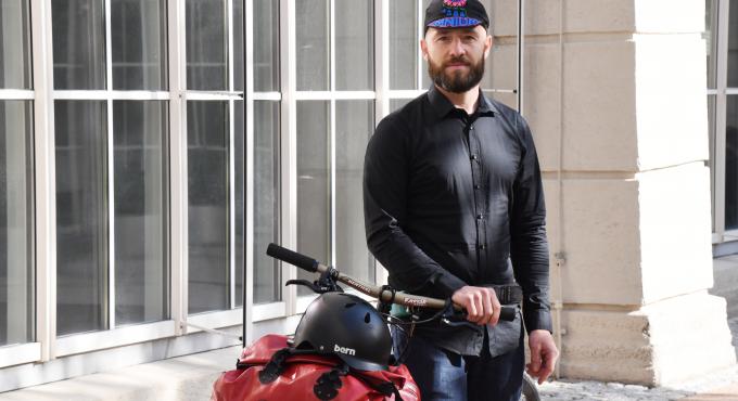 Sven Külpmann aus Augsburg lebt seit 2003 autofrei. Foto: Cynthia Matuszewski