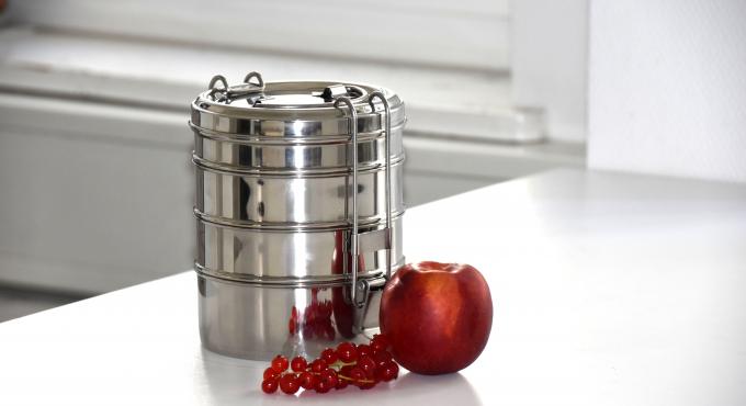 Die Tiffin-Box: Für müllfreies Lunch to Go. Foto: Cynthia Matuszewski