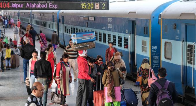 Weltreise, einszweifrei, Augsburg, öffentliche Verkehrsmittel, Sebastian Ohlert, Foto: Leonore Sibeth, Asien, Zug