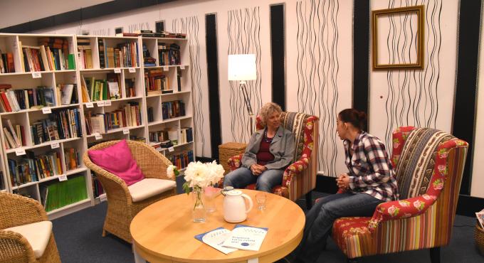 Wohnzimmer im Schwabencenter. Foto Cynthia Matuszewski