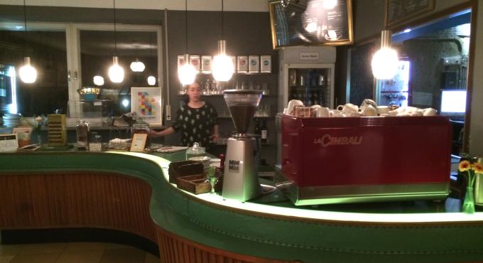 Grandhotel Cosmopolis in Augsburg. Hotel, Flüchltingsunterkunft, Künstlerateliers, Gaststätte  und interkultutureller Begegnungsort. Foto: Cynthia Matuszewski