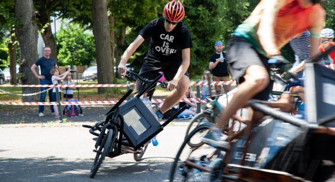Lastenfahrräder, Lastenfahrräder-Rennen, Flying Elephant, Foto: Andreas Mahler, Radlwoche, Augsburg, Lastenfahrradrennen, tretlager, Sven Külpmann