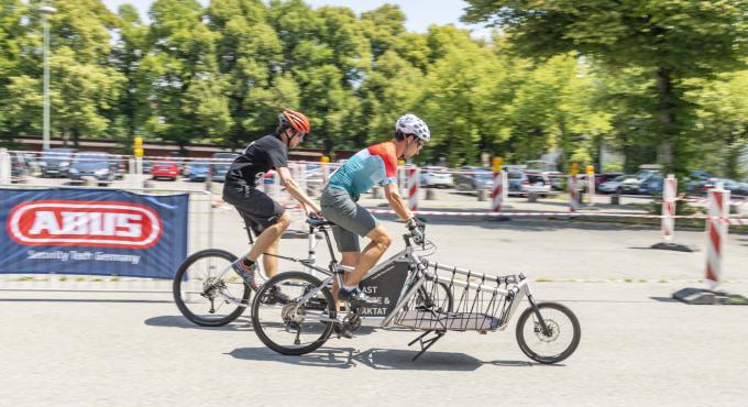 Lastenfahrräder, Lastenfahrräder-Rennen, Flying Elephant, Foto Norbert Liesz, Radlwoche, Augsburg, Lastenfahrradrennen, tretlager, Sven Külpmann