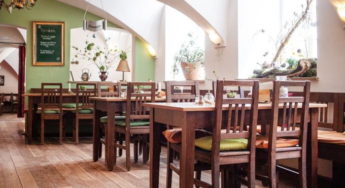 Schloss Blumenthal, Restaurant un Biergarten