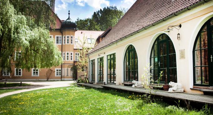 Foto: Schloss Blumenthal, SoLaWi, Hotel, Biergarten, Augsburg