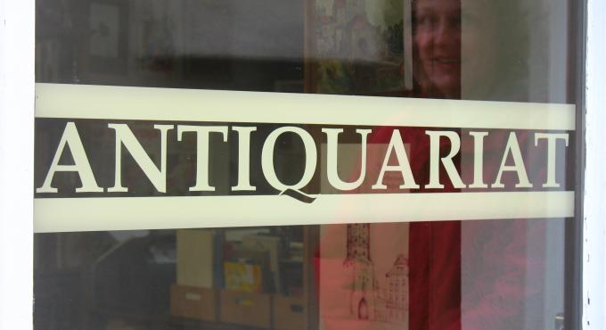 Das Antiquariat Lesekauz: An- und Verkauf von Bücherschätzen aus zweiter Hand, direkt am Wertachbrucker Tor. Foto: Lesekauz