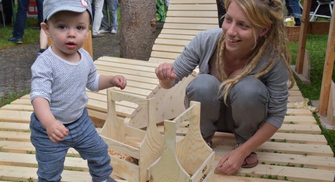 Relaxliege aus Holz. Made in Mering,von der Schreinerei Fleig. Foto Cynthia Matuszewski