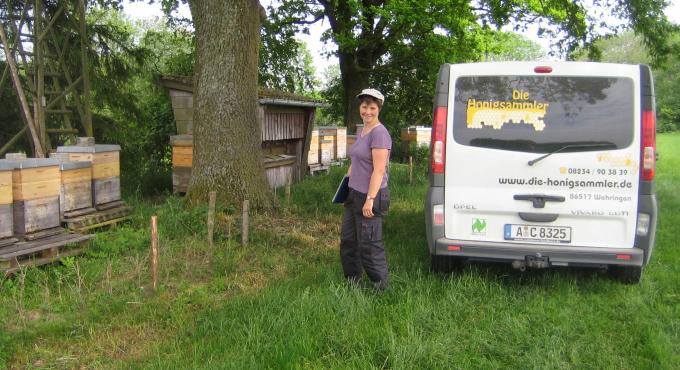 Susanne Frey, Imkerin von den Honigsammlern in Wehringen. Foto: Honigsammler