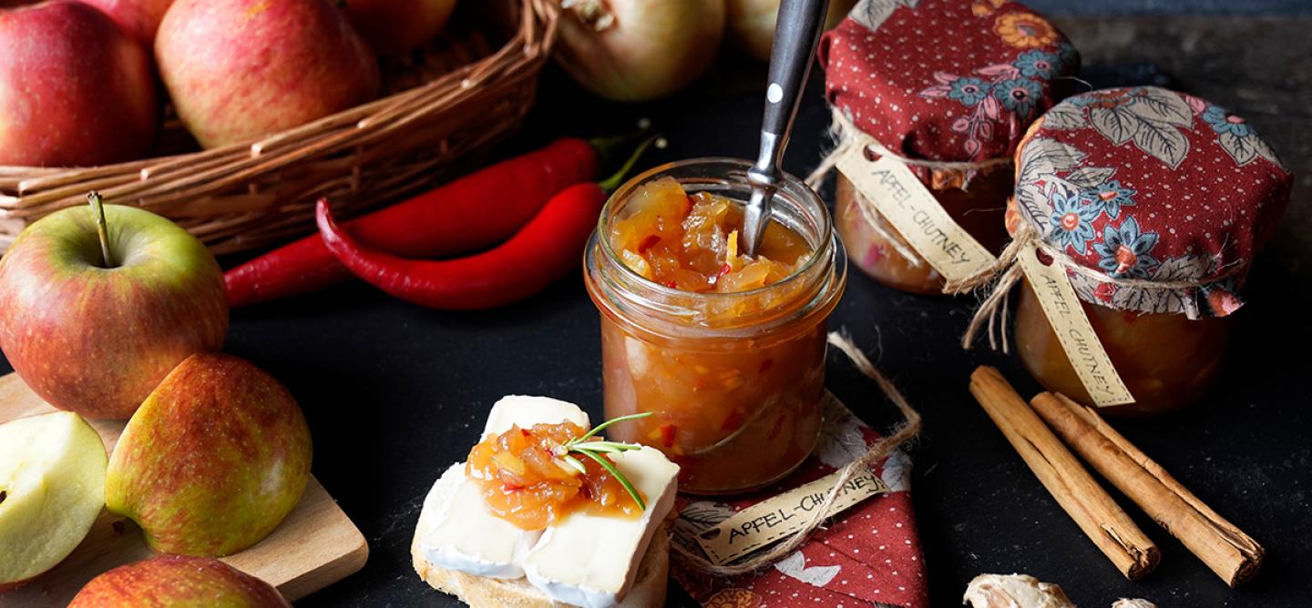 Dieses Apfel-Chutney veredelt sowohl süße als auch pikante Gerichte mit seiner feinen Balance aus fruchtiger Süße und milder Schärfe. Bild: Oekokiste e.V.